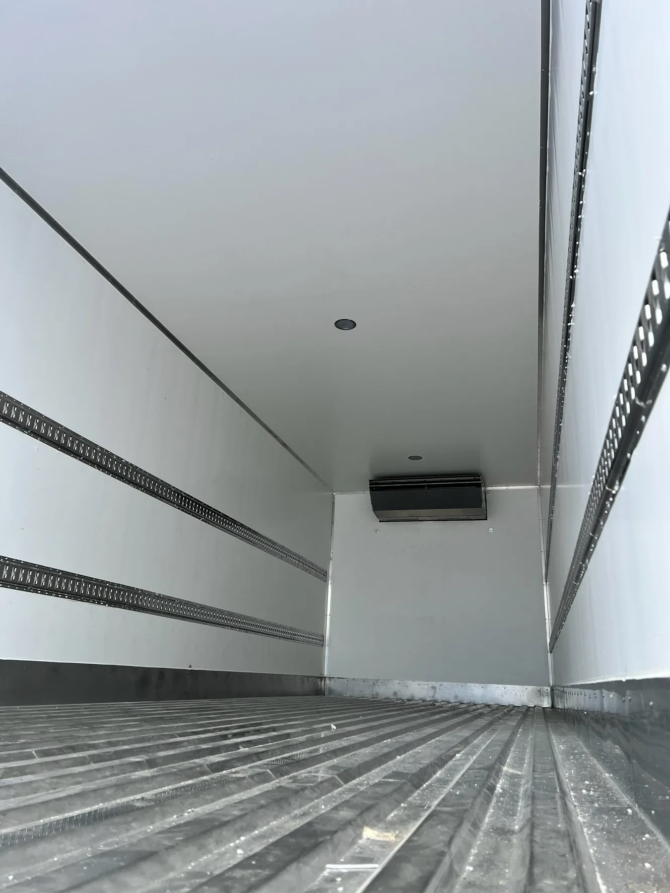 รถบรรทุกห้องเย็น 10 ล้อ One Ways Logistics